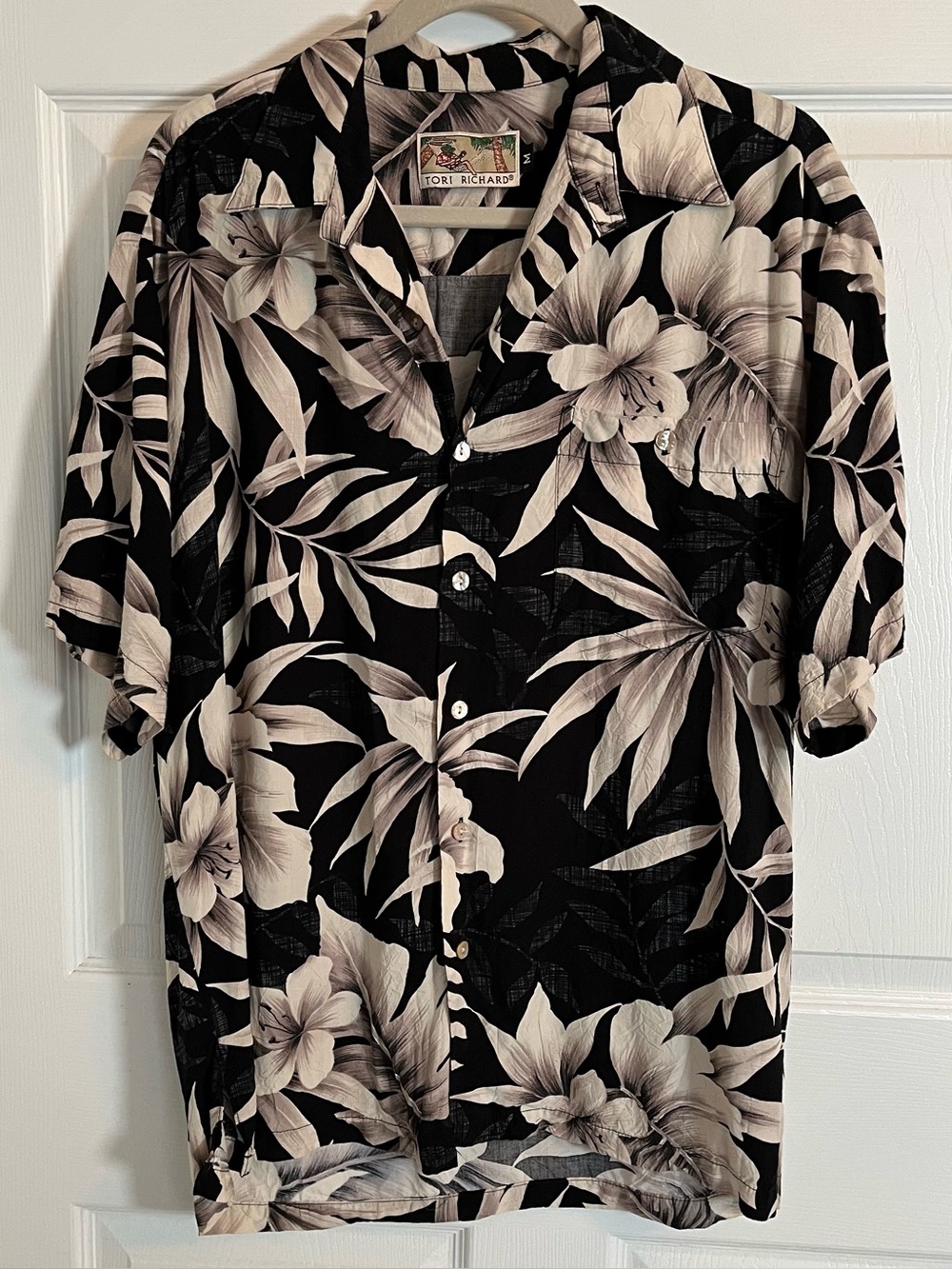 Tori Richard Hawaiian Resort Shirt Black Gray Tropical Floral Viscose Men's M